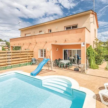 Villa Caravan 6 People 7 Kms Lloret De Mar Vidreres